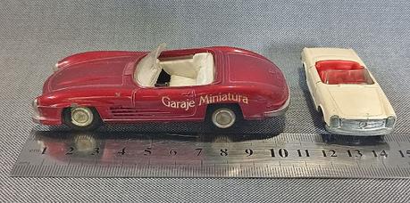 Dos Mercedes-Benz convertibles de las marcas Buby y Matchbox