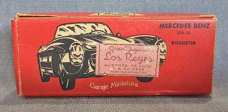 Dos Mercedes-Benz convertibles de las marcas Buby y Matchbox