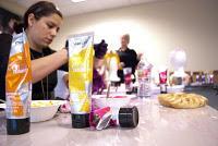 Equipo de Joico trabajando en las pelucas de Los Juegos del Hambre y Nuevo Still