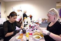 Equipo de Joico trabajando en las pelucas de Los Juegos del Hambre y Nuevo Still