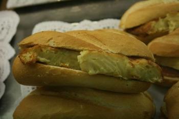 Oviedo celebra Entrepanes, una jornadas para comerse un buen bocadillo