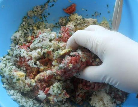 BIFTEKI GEMISTO  Albondigón griego relleno con queso