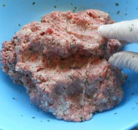 BIFTEKI GEMISTO  Albondigón griego relleno con queso