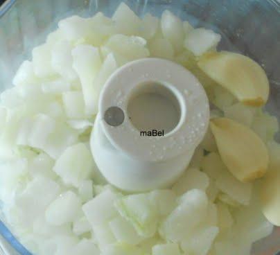 BIFTEKI GEMISTO  Albondigón griego relleno con queso