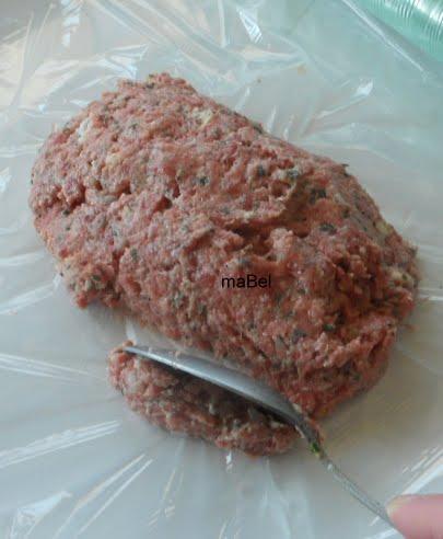 BIFTEKI GEMISTO  Albondigón griego relleno con queso