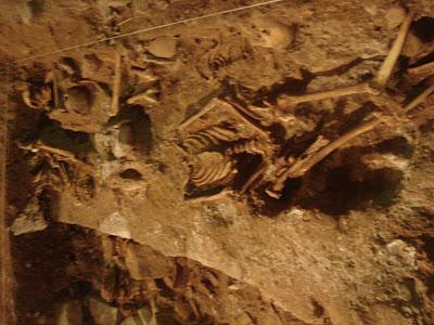 Reflexiones a propósito de la necrofilía y de la arqueología Reflexiones a propósito de la necrofilía y de la arqueología