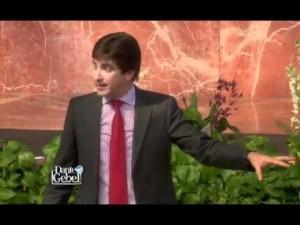 Dante Gebel – Perdiendo Tiempo Frente A la Zarsa