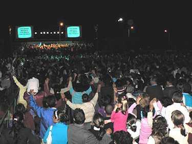 Cuba: dos mil evangélicos alaban a Dios y predican el Evangelio en la calle