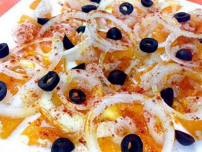 Ensalada de naranja y bacalao con aceites aromáticos