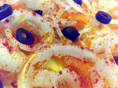 Ensalada de naranja y bacalao con aceites aromáticos