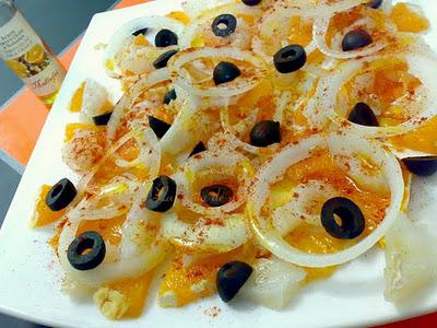 Ensalada de naranja y bacalao con aceites aromáticos