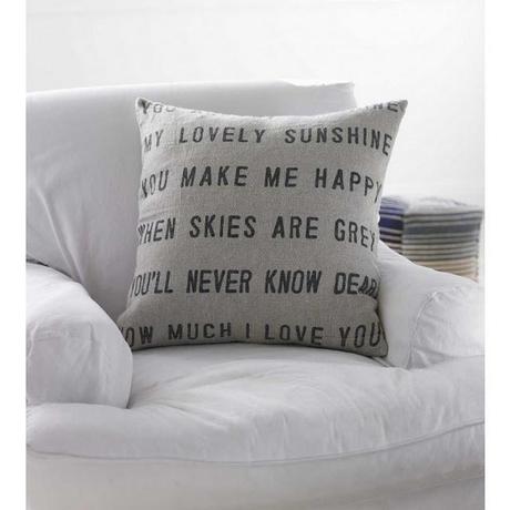 Diy: Stencil en un cojín con la letra de tu canción favorita Diy: Stencil en un cojín con la letra de tu canción favorita