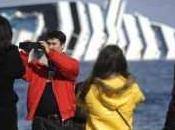 “Costa Discordia”. crucero varado atrae turismo macabro.