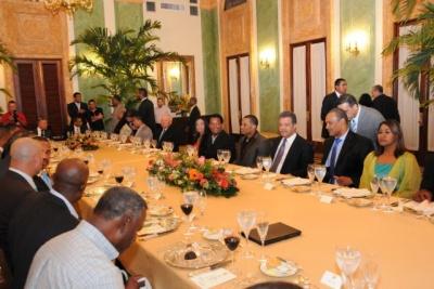 Presidente Fernández cena con peloteros