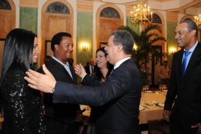 Presidente Fernández cena con peloteros