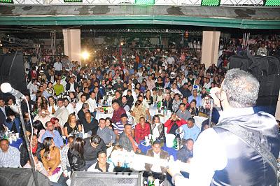 VINIL RETORNA A LOS ESCENARIOS...