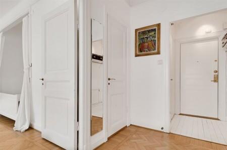 suelo de madera blanco estilo escandinavo diseño de interiores decorar con muebles de ikea decoración pisos pequeños decoración mini pisos decoración estudios decoración estilo nórdico decoración en blanco decoración de interiores 