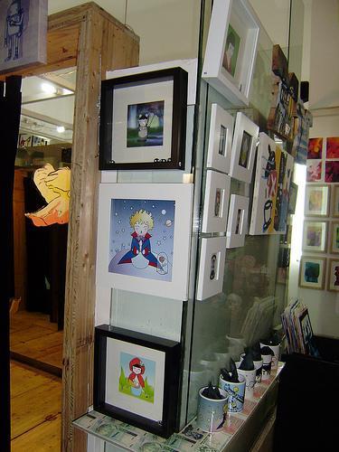 Exposición colectiva en Don ´t Panic Exposición colectiva en Don ´t Panic