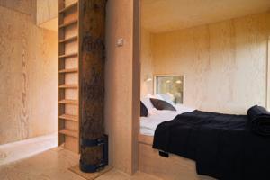 Interior de habitación del TreeHotel Interior de habitación del TreeHotel