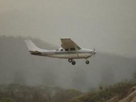 Buscan avioneta que se habría precipitado a tierra