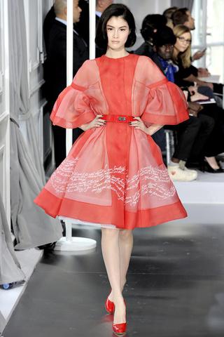 DIOR presenta en París su colección Alta costura primavera verano 2012