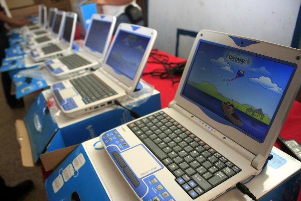 Para septiembre de 2012 todas las niñas y niños de las escuelas públicas tendrán sus computadoras