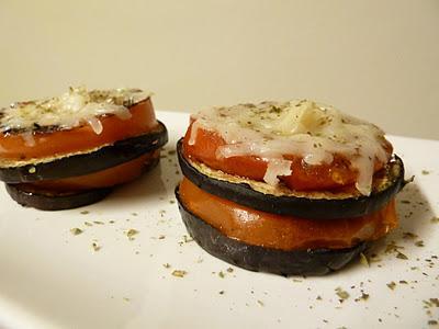 Montadito de berenjena y tomate