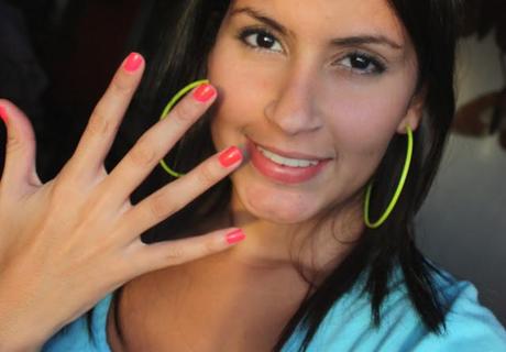 Neon pink Nails