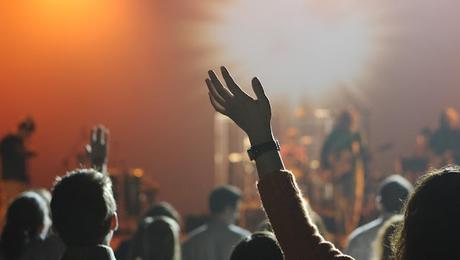 Chamanes eléctricos en la fiesta del sol, de Mónica Ojeda