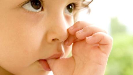 ¿Por qué mi bebé se chupa el dedo? Descubre las causas y cómo manejarlo ¿Por qué mi bebé se chupa el dedo? Descubre las causas y cómo manejarlo