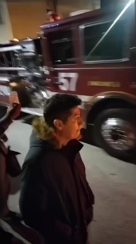 (Video)Un muerto, una casa y vehículos incendiados, y bomberos agredidos durante una riña en División del Norte