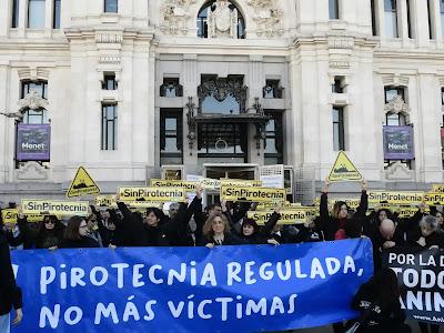 Protestas contra la mascletà de Almeida.