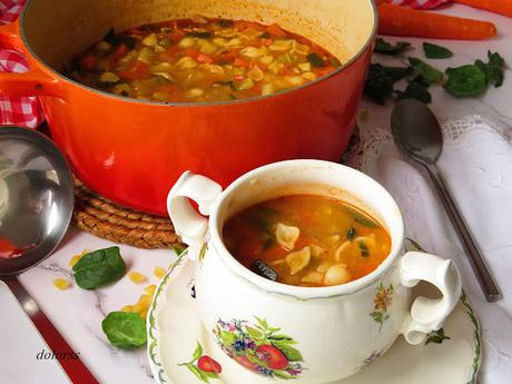 Sopa  de verduras con pasta o minestrone
