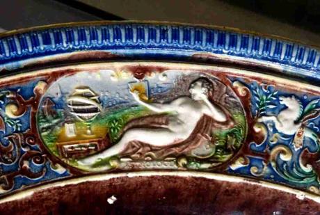 Fuente cerámica de las Artes Liberales en el Louvre Fuente cerámica de las Artes Liberales en el Louvre