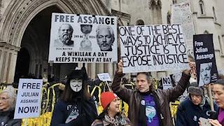 La última resistencia de Assange…