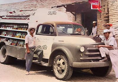 Camión de reparto de bebidas Pepsi - Cola Camión de reparto de bebidas Pepsi - Cola