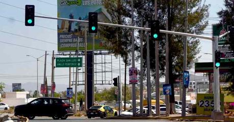 Desactivan semáforos en Glorieta Salida a Guadalajara