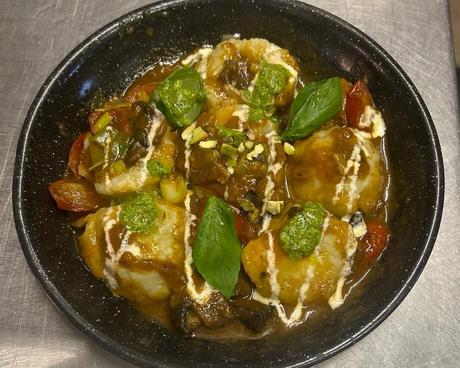 Todos los secretos para unos Ñoquis de Palta Rellenos ñoquis de palta rellenos albahaca salsa de tomate pistachio