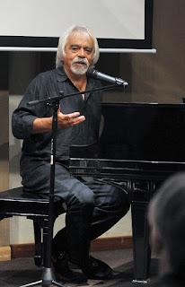 Varios artistas - Caricia urgente. Celebración a la música de Guillermo Briseño (2015) Varios artistas - Caricia urgente. Celebración a la música de Guillermo Briseño (2015)