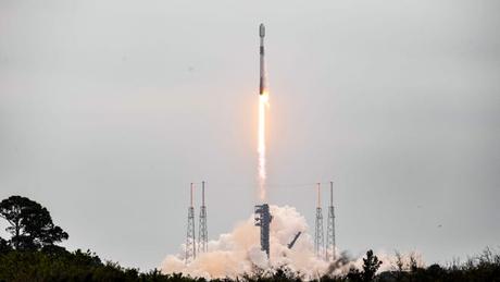 La nave espacial SpaceX Crew-8 de la NASA se pone en órbita en su camino hacia la Estación Espacial Internacional