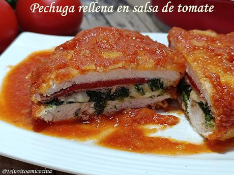 Pechuga rellena en salsa de tomate