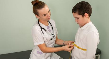 El ratio cintura-estatura supera al IMC en la detección de la obesidad en niños y adolescentes Relación cintura-altura detecta obesidad en niños mejor que el IMC