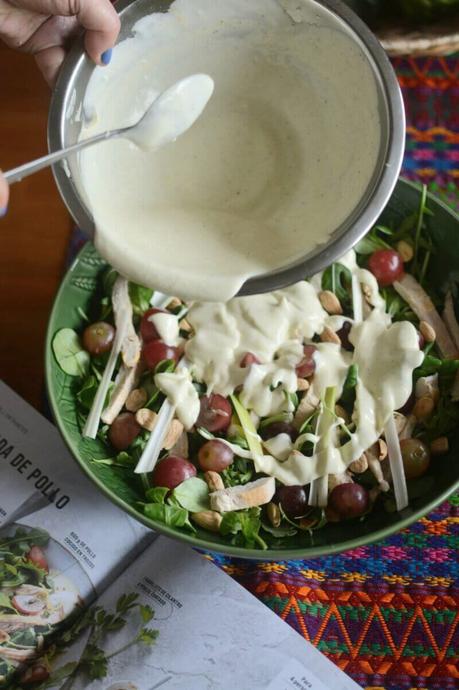 ensalada de pollo con uvas y almendras Receta de la más rica ensalada de pollo con uvas y almendras