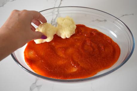 Coliflor con salsa de tomate y queso Gorgonzola