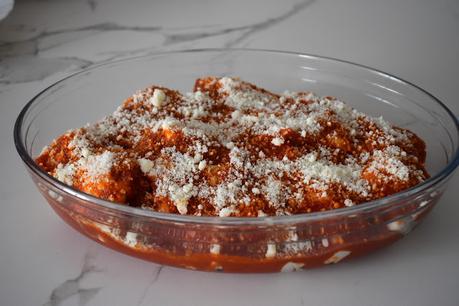 Coliflor con salsa de tomate y queso Gorgonzola