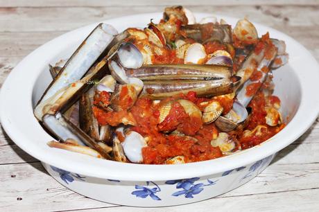 MARISCADA CON TOMATE, CEBOLLA Y PIMIENTO LOS TELARES DE SIL
