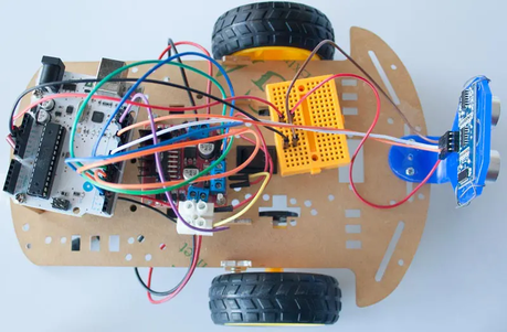 Robot esquiva obstáculos con Arduino y un sensor de ultrasonidos
