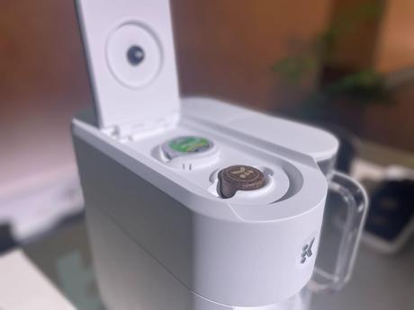 Keurig Biodegradable Pods: cómo el barista planea abordar el problema de los residuos Keurig Alta con cápsulas de plástico y biodegradables cargadas en la parte superior