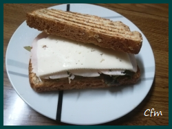 Sandwich de fiambre de pollo asado