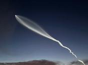 Residentes Diego miran asombrados cómo cohete SpaceX deslumbra cielo California